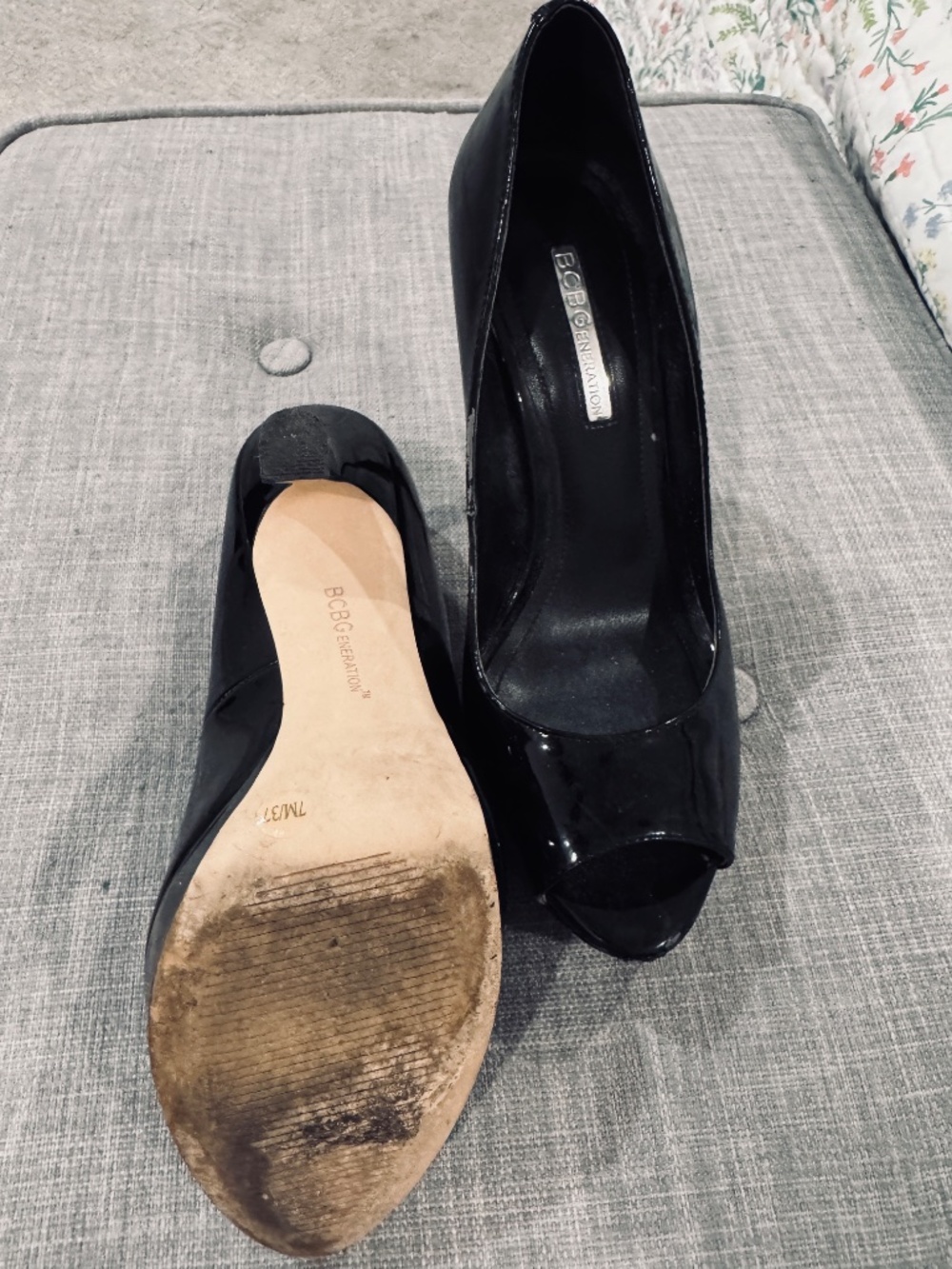 BCBGeneration Black Patent Leather Peep-Toe Pumps Size 7 - Picture 5 of 6
